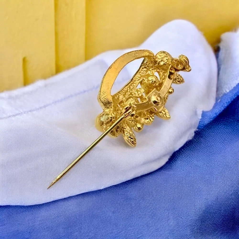 Vintage Unsigned Gold Tone Faux Pearl Crown Brooch Pin